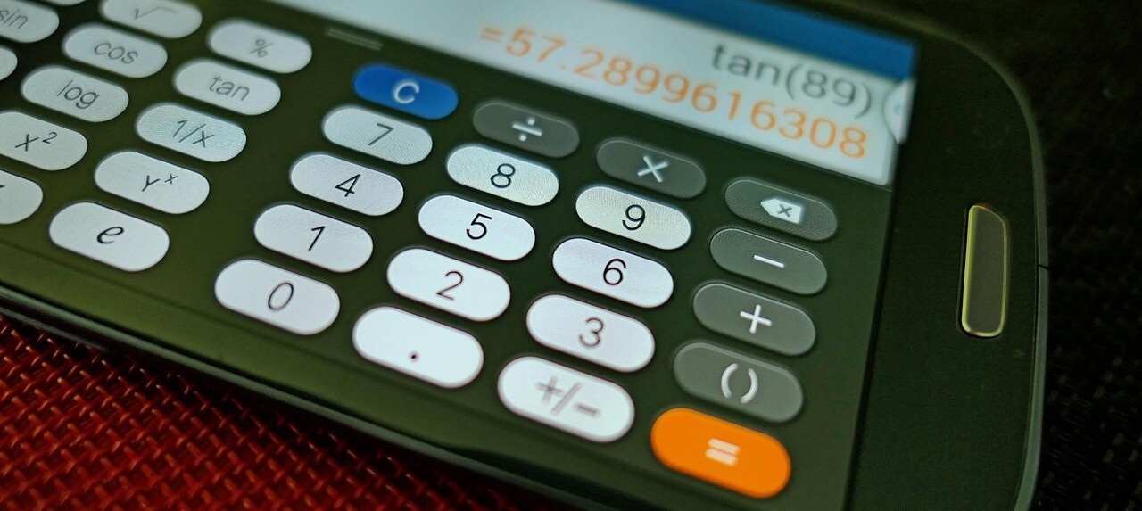 calculating-machine-3700076_1280